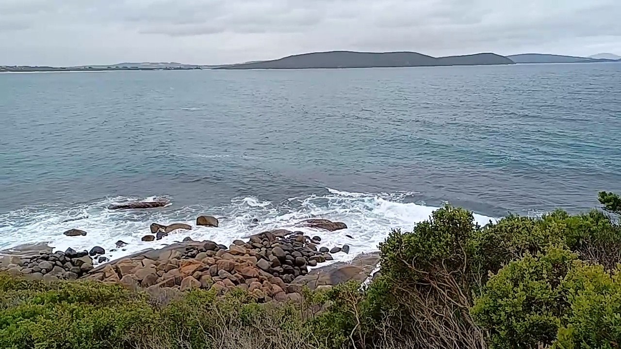 Waves on the rocks