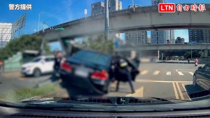 桃園警匪追逐激烈！歹徒自撞安全島，警用槍逮捕3人🚓