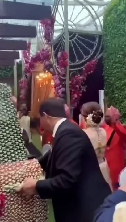 Nita Ambani dances at Anant Radhika Baraat Ceremony ✨  #ARWeddingCelebrations #AnantRadhikaCelebration #anantambaniwedding #nitaambani #AnantRadhika #AnantRadhikaWedding #anantambani #ananya #NitaAmbaniFans #NitaMukeshAmbani