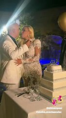 Παντρεύτηκε πρώην παίκτρια του The Bachelor - Το γοργονέ νυφικό & οι παράνυφες συμπαίκτριές της!