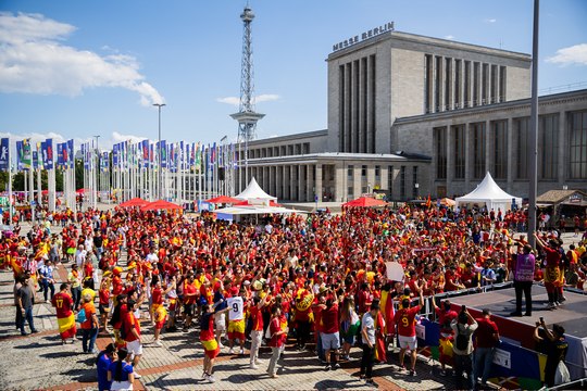 AR OOV BERLIN FANS 140724