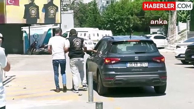 İzmir'de sağanak yağış sonucu elektrik akımına kapılan 2 kişi hayatını kaybetti