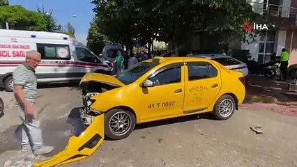 İzmit'te feci kaza: Taksi ile otomobil çarpıştı