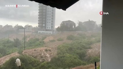 Adana'da şiddetli yağmur ve rüzgar: Vatandaşlar zor anlar yaşadı
