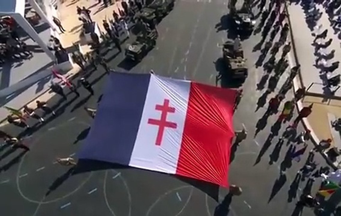 #France  #14Juillet – Le défilé se vit aussi en musique  avec "Douce France" de Charles Trenet, interprété par l’orchestre de la musique de l’Air et de l’Espace et les musiciens du chœur de l’Armée. #Doucefrance