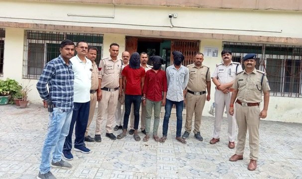 चाकू दिखाकर लूट की घटना को अंजाम देने वाले तीन आरोपी गिरफ्तार