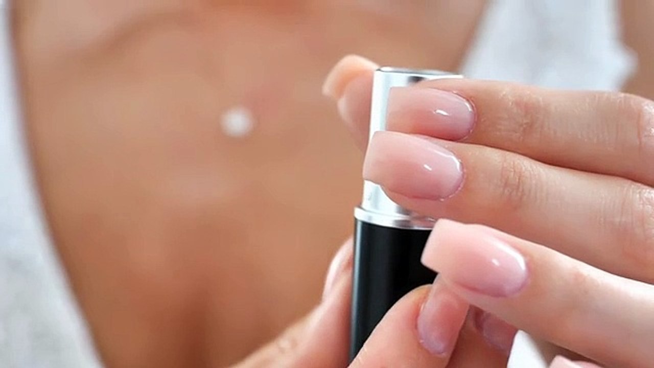 Bridal Lipstick: Enhance Your Natural Beauty with Long-Lasting, Moisturizing Shades for a Perfect Wedding Day Look