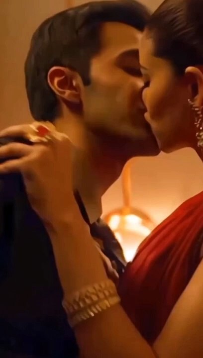 Bollywood Hot Movie Kissing Videos