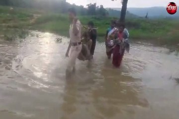 CG Video : दर्द से तड़प रही गर्भवती महिला को कांवड़ में बैठाकर नाला, पहाड़ व जंगल पार कराया और अस्पताल पहुंचाया