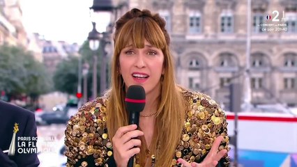 Star Academy 11 PIERRE GARNIER porte la flamme olympiques à PARIS 14 JUILLET2024