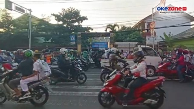 Imbas Ramai Pengantar Sekolah Hari Pertama di SDN Depok Jaya 1, Jalan Raya Nusantara Macet