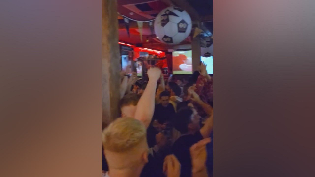 Scottish pub erupts in ecstasy as Spain defeats England in Euro final!