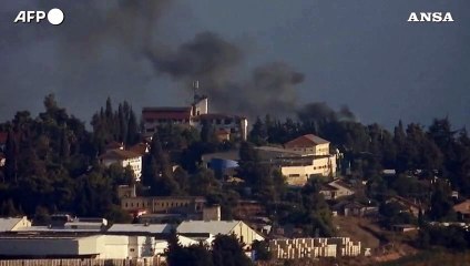 下载视频: Hezbollah e Israele si scambiano colpi d'arma da fuoco al confine con il Libano