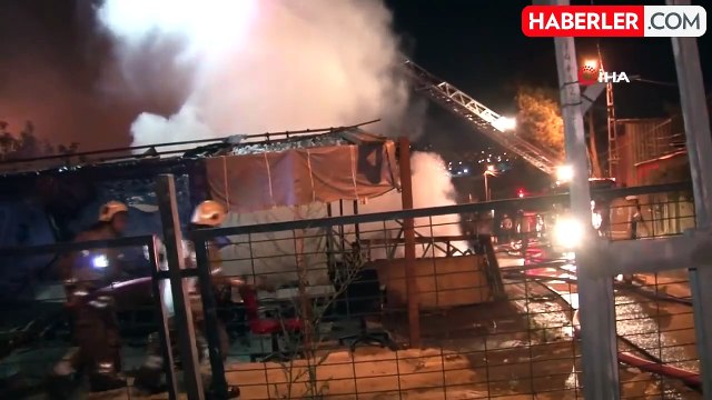 Sancaktepe'de ahır ve kümes alev alev yandı: 30 tavuk telef oldu