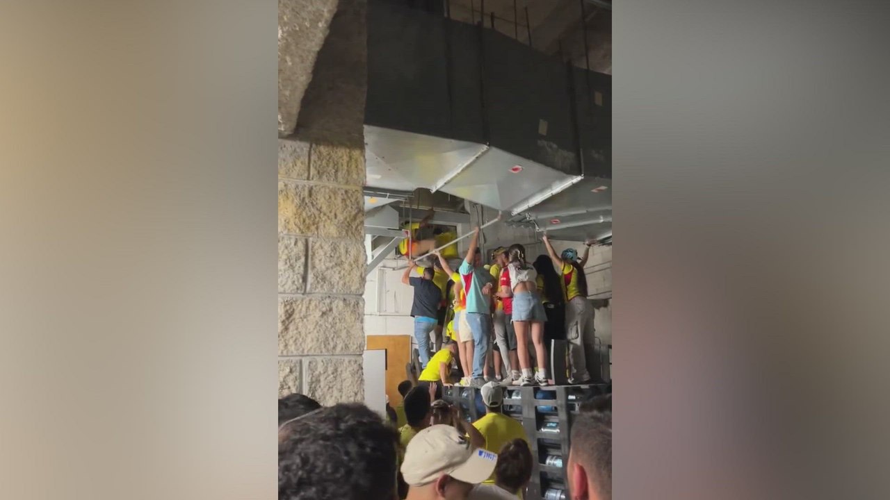 Anarchy erupts: fans invade Copa America venue through ventilation system!