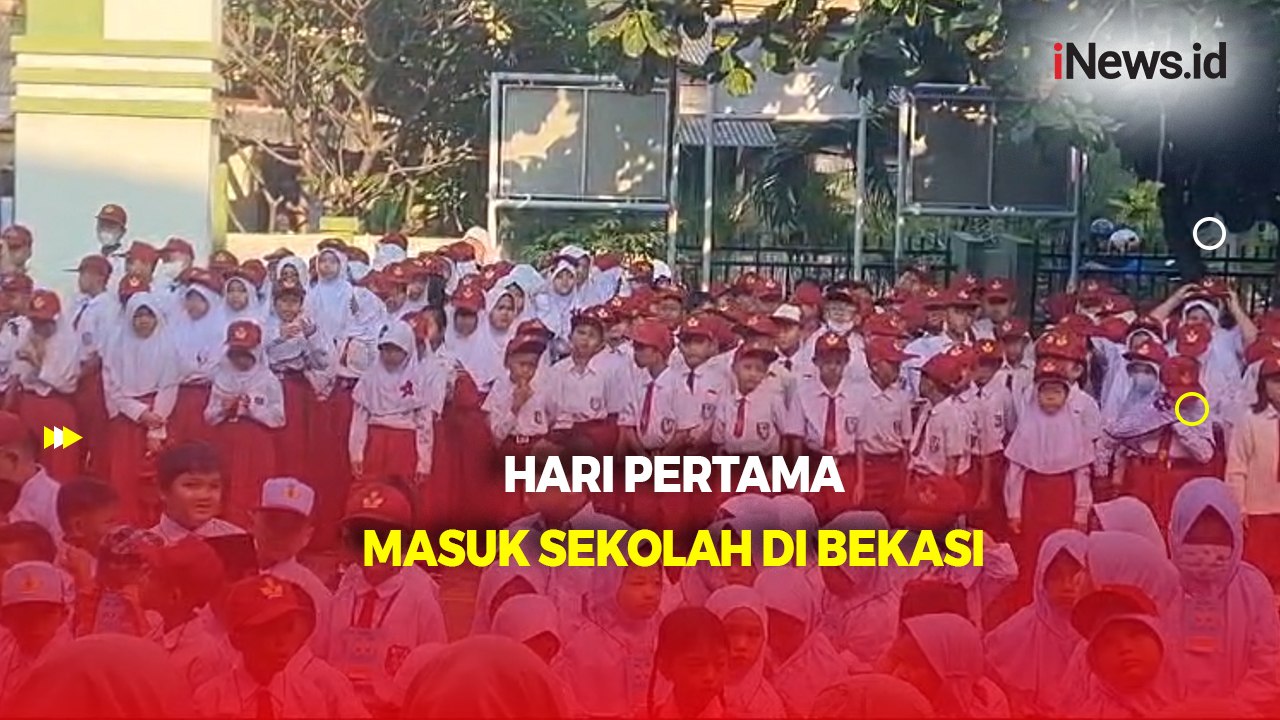 Hari Pertama Masuk Sekolah di Bekasi, Orang Tua Murid Antar Anaknya-Anaknya