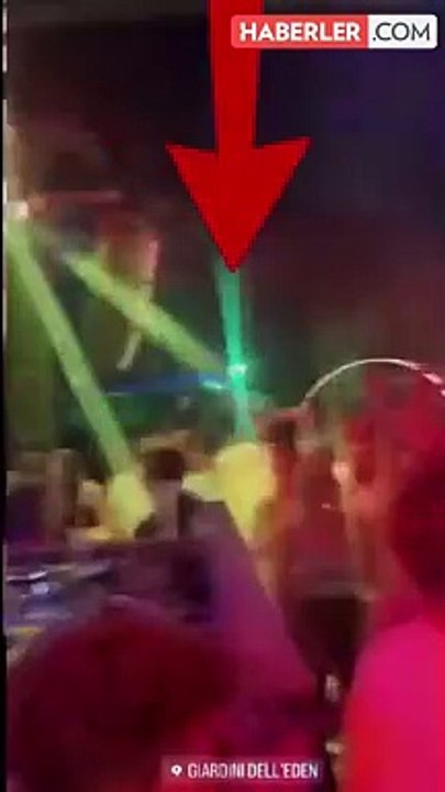 Can Yaman, yeni sevgilisiyle dudak dudağa görüntülendi