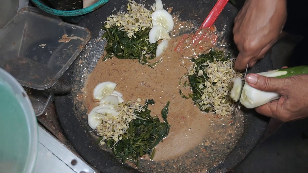 RUJAK PETIS DAN TEPO KECAP DISINI ENAK BANGET!! NGGA MASUK AKAL SEPORSI SEMURAH INI