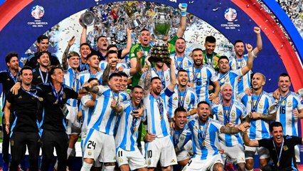 Messi, Di María y Otamendi levantan el trofeo que confirma a Argentina como bicampeona de la Copa América