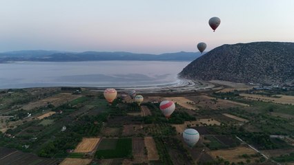 Salda Gölü sıcak hava balonlarına kavuştu!