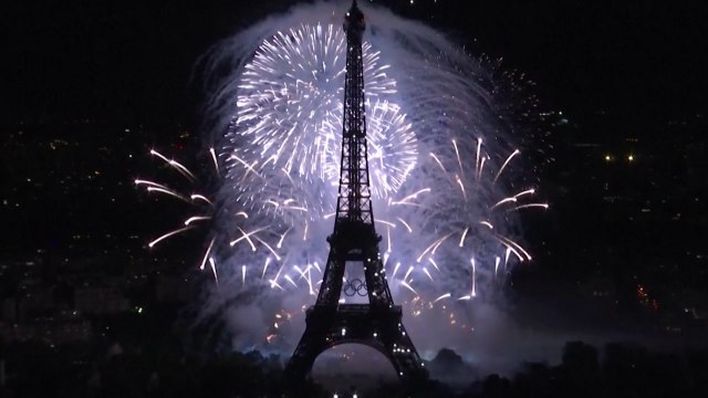 프랑스 혁명기념일 기념 불꽃축제...올림픽 축하 드론쇼도 열려 / YTN