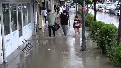 Yozgat'ta sağanak yağış günlük hayatı durdurdu