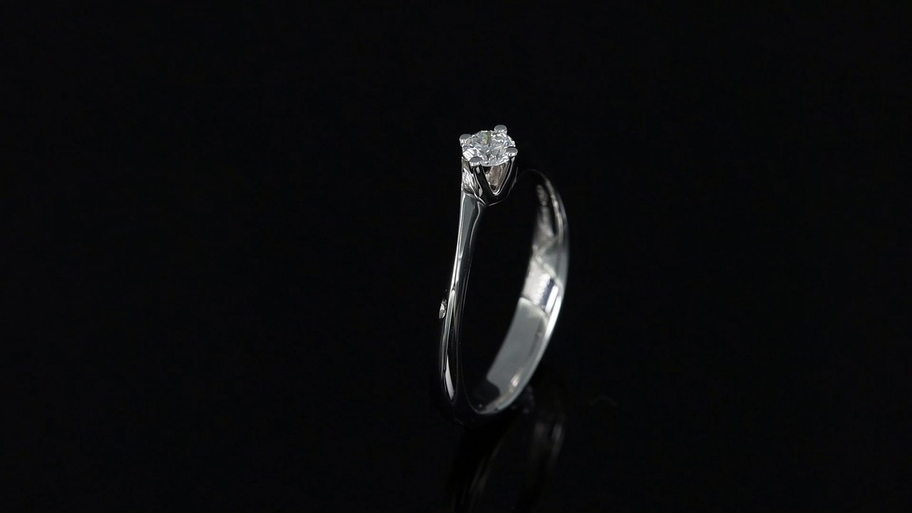Anello solitario Amore in oro bianco della Gioielleria Casavola di Noci