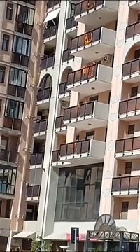 Bari, palazzina in fiamme a Poggiofranco