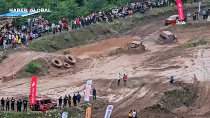 Devrilen araç Off-Road Kupası'na veda etti