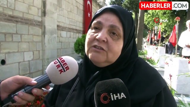 15 Temmuz Şehitlerinin Yakınları Edirnekapı Şehitliği'nde Ziyarette Bulundu