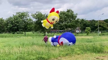 Cám ơn anh em thả diều khổng lồ đã hạ diều cứu diều nhỏ bé