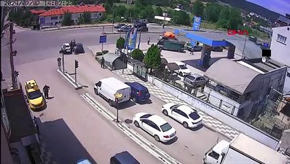 Profesyonel sporcu 3 kişiyi döve döve hastanelik etti