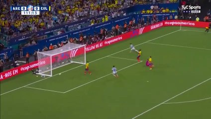 Gol de Lautaro Martínez contra Colombia