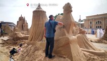 Sandskulpturen in Russland: Meisterwerke im Regen von St. Petersburg