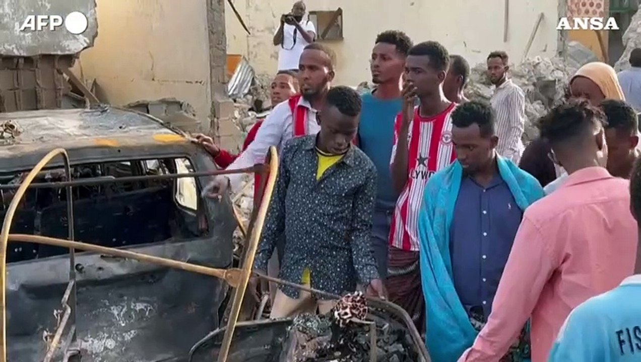 Somalia, autobomba in un locale pieno di gente: almeno 9 morti