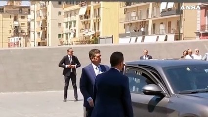 Meloni a Bagnoli, la premier "ritrova" De Luca