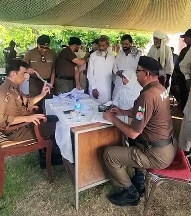 ڈی پی او عمر محی الدین نے عوام کے درمیان ایسا فیصلہ کیا کہ عوام داد دیے بغیر نہ رہ سکے اپ بھی دیکھیں اور فیصلہ کریں کہ فیصلہ کیسا تھا