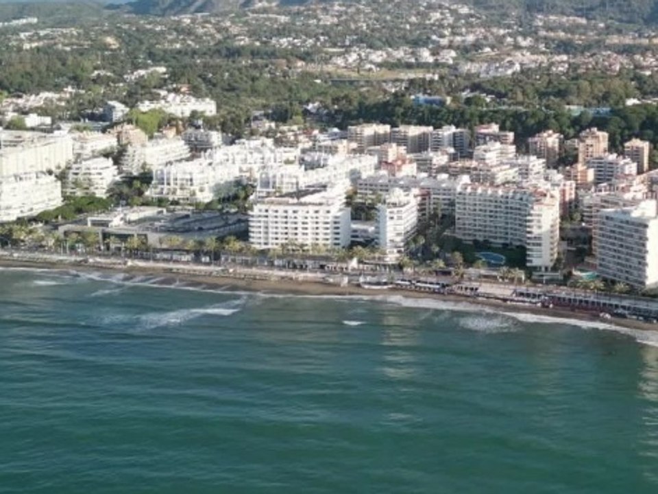 750 Euro Strafe für Urinieren am Strand von Marbella