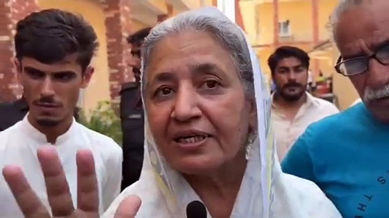صنم جاوید کی والدہ کی میڈیا کے ساتھ گفتگو