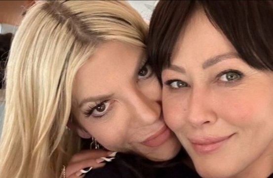Tori Spelling non trova le parole dopo la morte di Shannen Doherty
