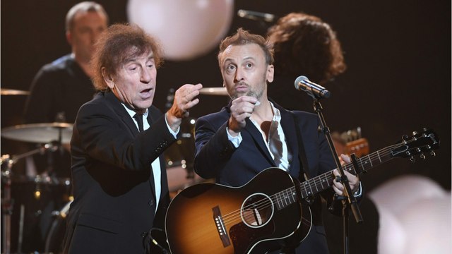 GALA VIDEO - Alain Souchon en tournée avec ses 2 fils suite au conseil de son médecin : “On constate que ça lui fait beaucoup de bien”