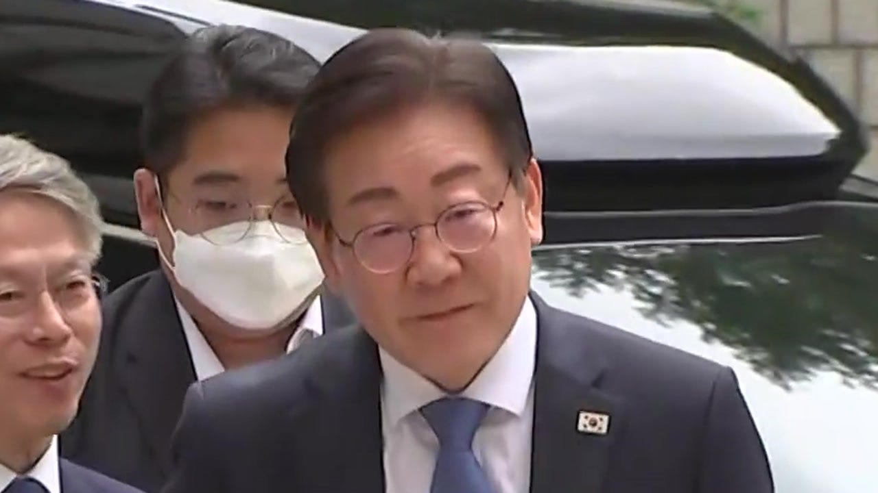 이재명, '쌍방울 대북송금' 재판 수원에서 받는다...신청 기각 / YTN