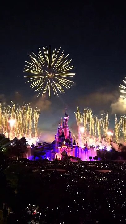 Disneyland Paris bat le record Guinness avec une tête de Mickey formée par 1571 drones