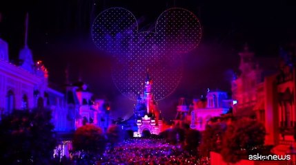 Disneyland Paris nel Guinness: 1.500 droni, ricreata sagoma Topolino