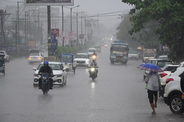 रूक रूक कर बरसे बादल