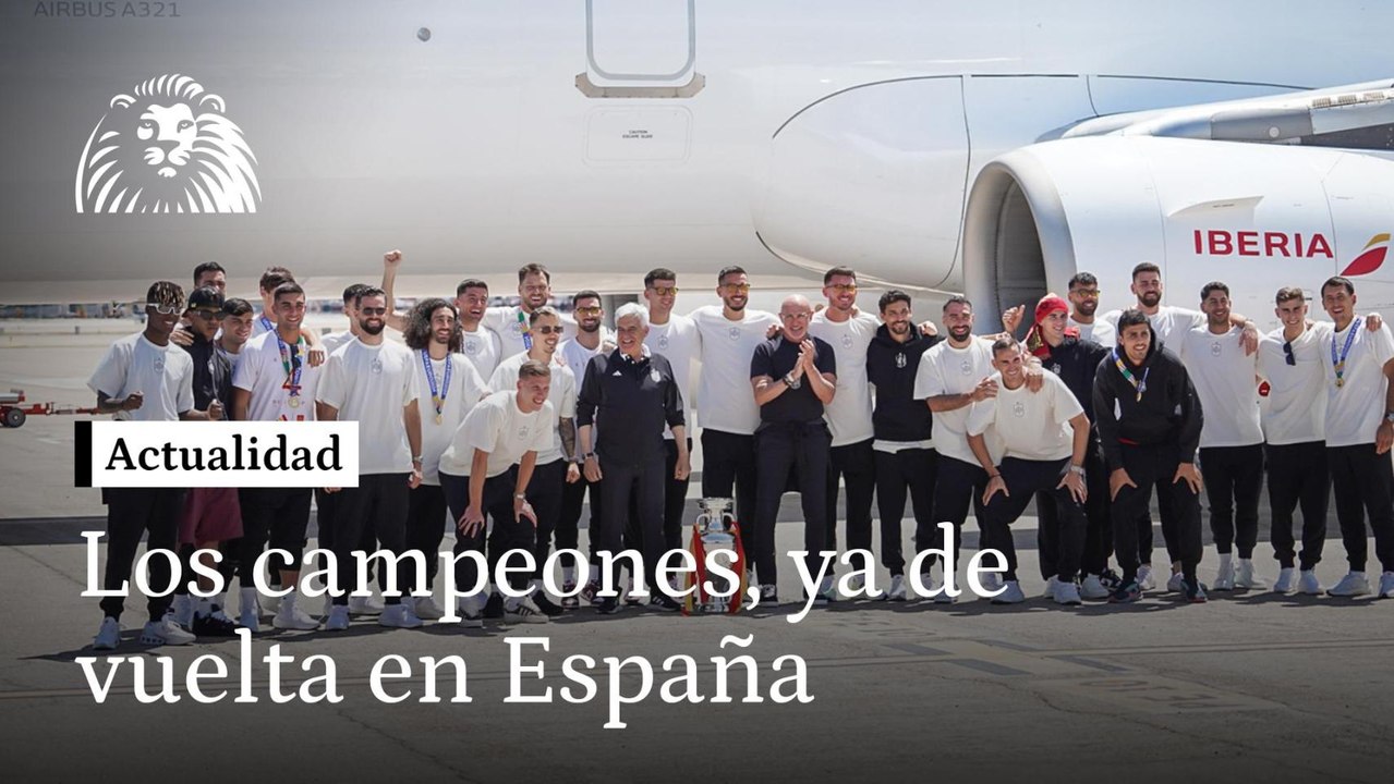 VÍDEO | Así ha sido la llegada de los jugadores de la Selección, con una hora de retraso, a Barajas