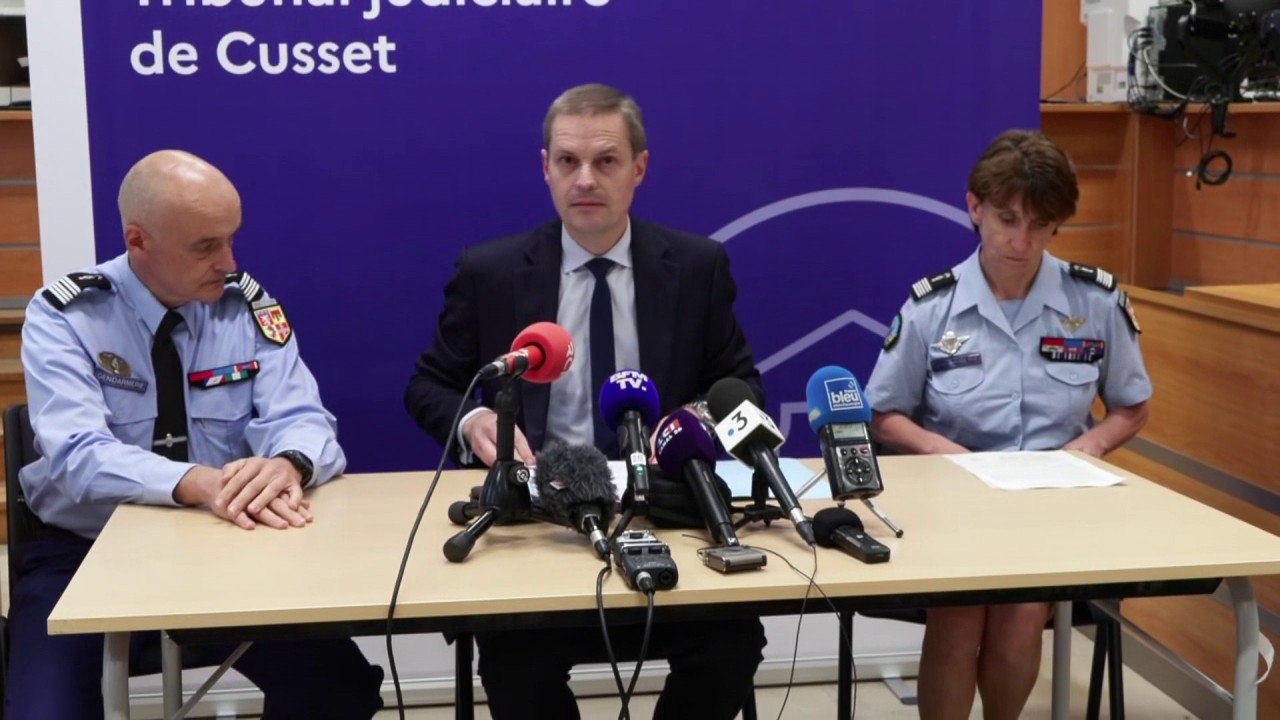 Fusillade dans l'Allier: Éric Neveu (procureur de la République de Cusset) explique que l'assaillant a tiré avec un fusil à pompe "à au moins quatre reprises"