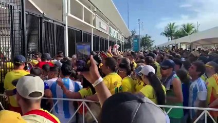 Así fue la avalancha humana en el estadio Hard Rock de Miami