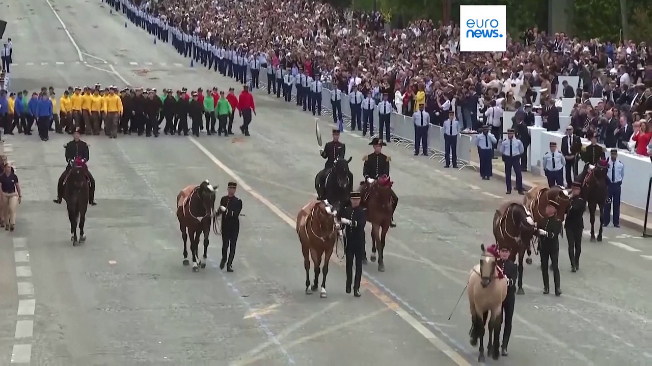 Die olympische Fackel erreicht Paris - pünktlich zum französischen Nationalfeiertag