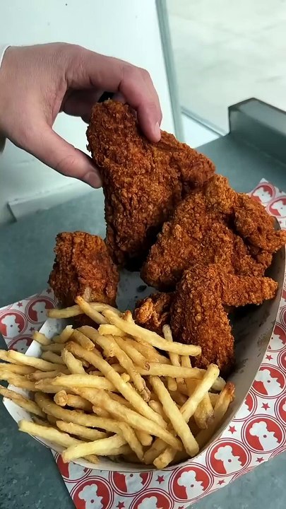 Some of the best fried chicken in NYC is coming out of Blue Ribbon Fried Chicken! #DEVOURPOWER #yum